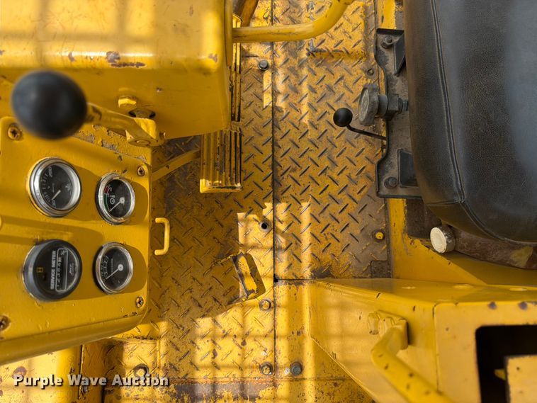image for item FK3135 1992 Komatsu D68E dozer