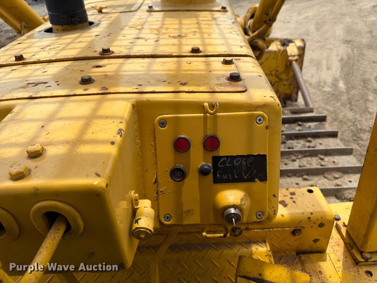 image for item FK3135 1992 Komatsu D68E dozer