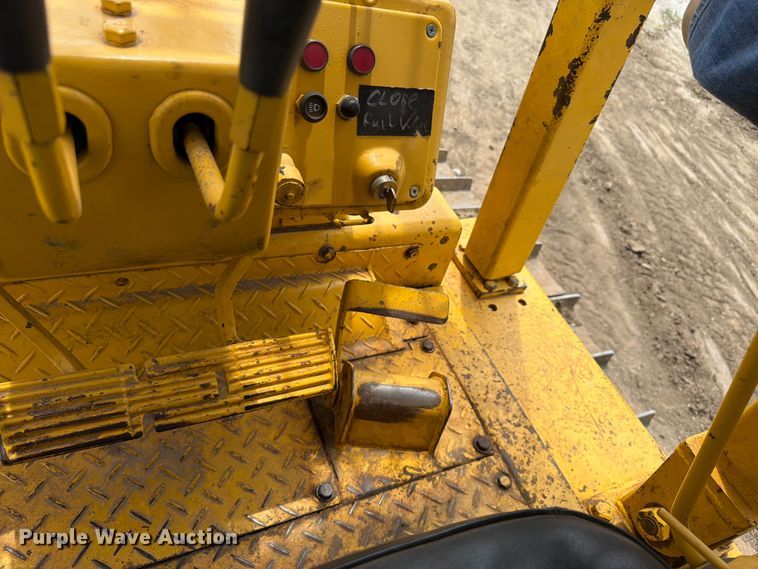 image for item FK3135 1992 Komatsu D68E dozer