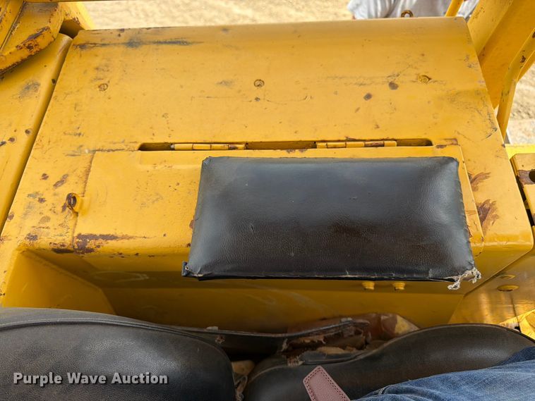 image for item FK3135 1992 Komatsu D68E dozer