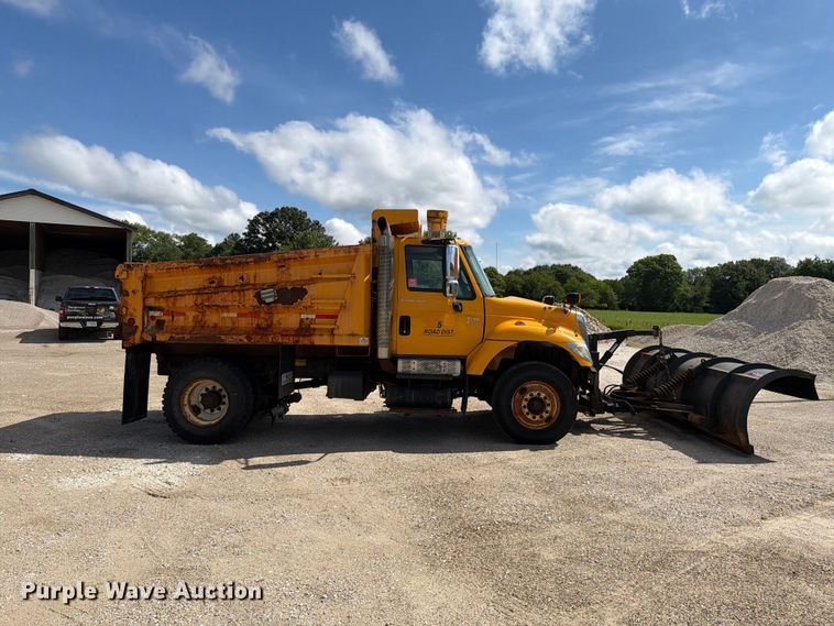 image for item FK4037 2006 International 7400 dump truck