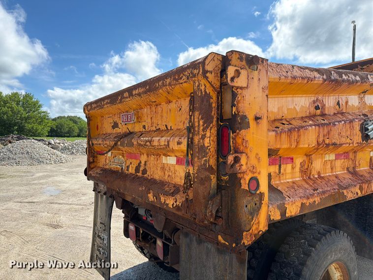 image for item FK4037 2006 International 7400 dump truck