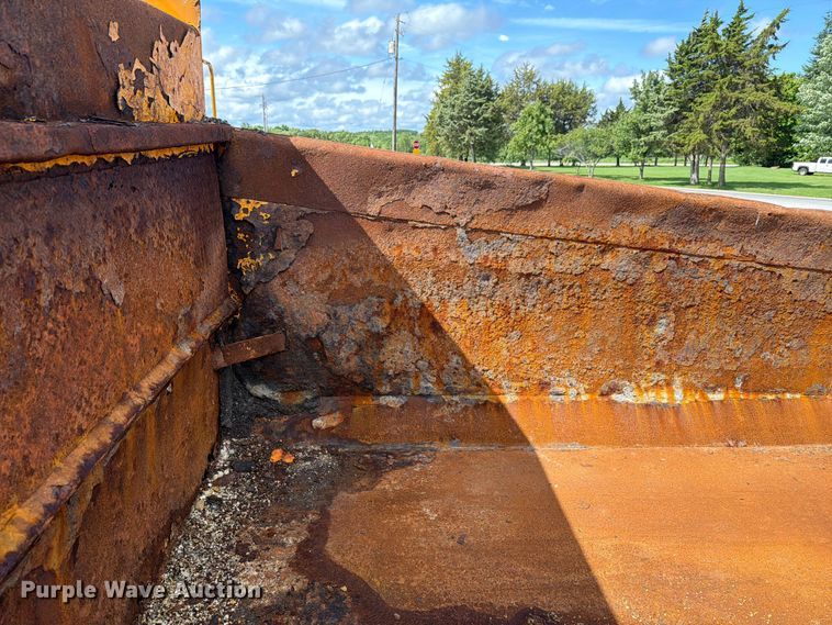 image for item FK4037 2006 International 7400 dump truck