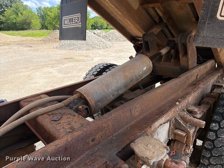 image for item FK4037 2006 International 7400 dump truck