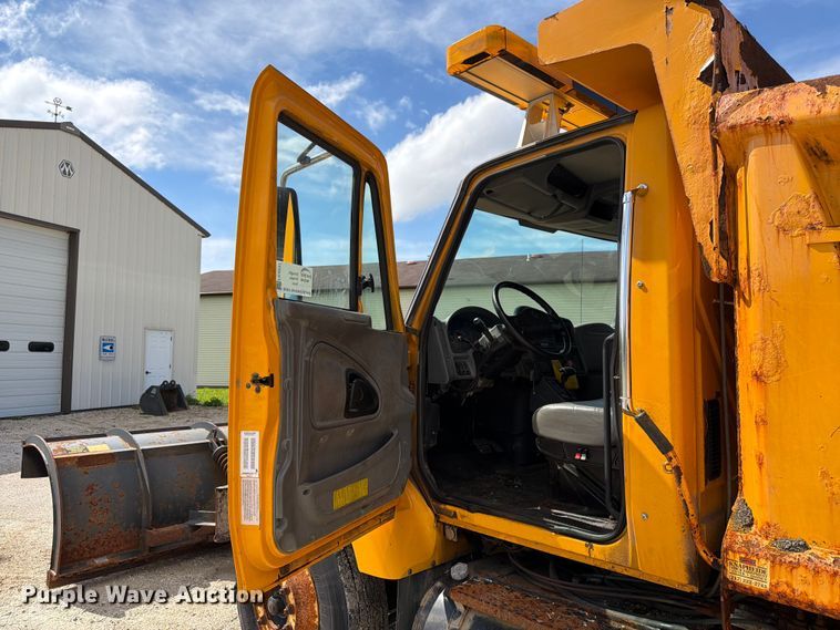 image for item FK4037 2006 International 7400 dump truck