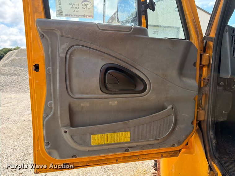 image for item FK4037 2006 International 7400 dump truck