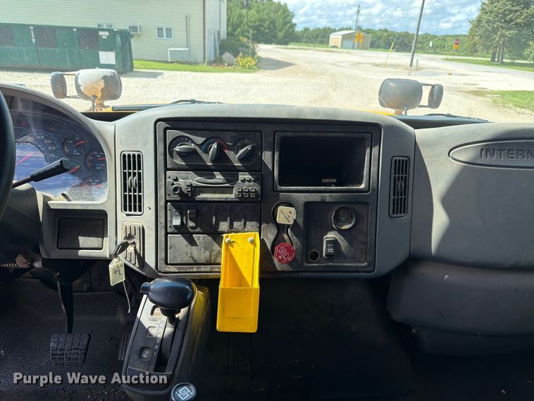 image for item FK4037 2006 International 7400 dump truck