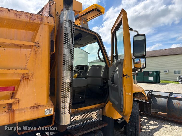 image for item FK4037 2006 International 7400 dump truck