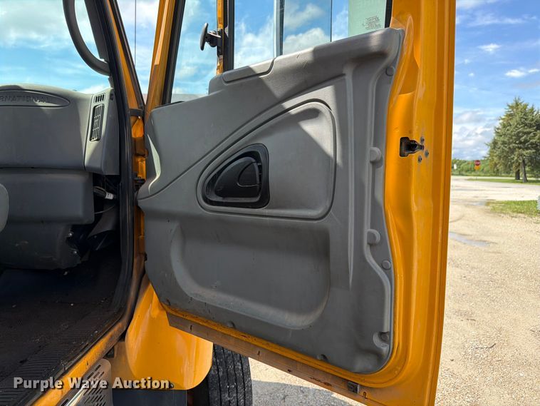 image for item FK4037 2006 International 7400 dump truck