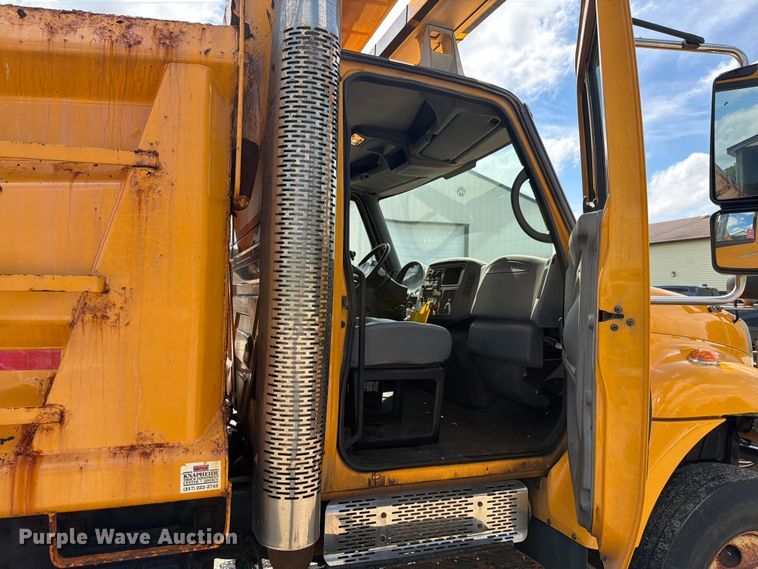 image for item FK4037 2006 International 7400 dump truck