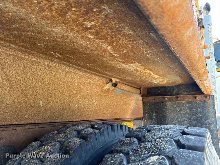 image for item FK4037 2006 International 7400 dump truck
