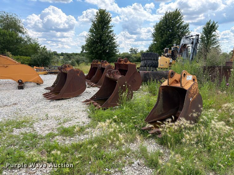 image for item FK4042 (8) excavator buckets