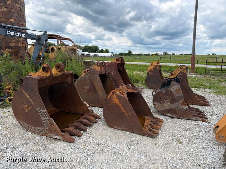 image for item FK4042 (8) excavator buckets