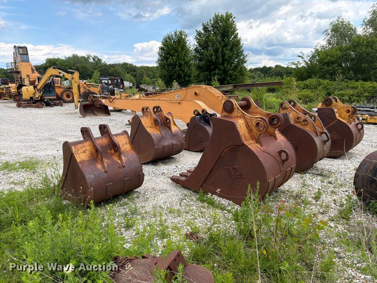 image for item FK4042 (8) excavator buckets