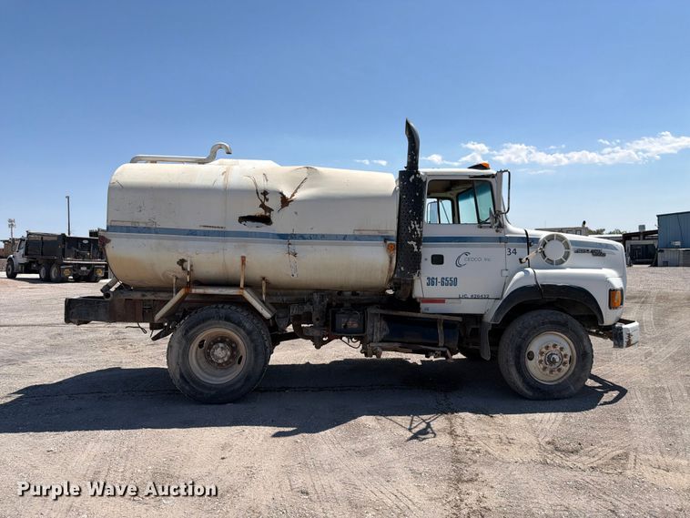 image for item FK4516 1991 Ford LA8000 water truck