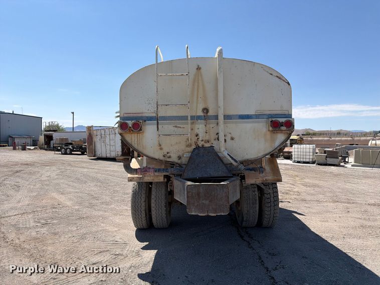 image for item FK4516 1991 Ford LA8000 water truck
