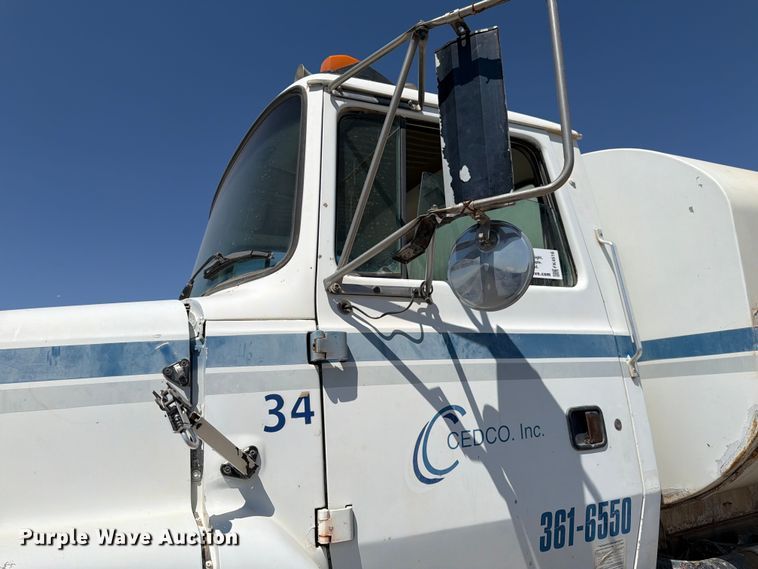 image for item FK4516 1991 Ford LA8000 water truck