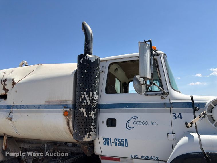 image for item FK4516 1991 Ford LA8000 water truck