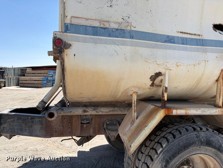image for item FK4516 1991 Ford LA8000 water truck
