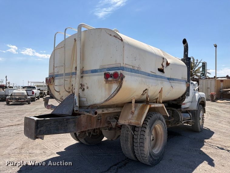 image for item FK4516 1991 Ford LA8000 water truck