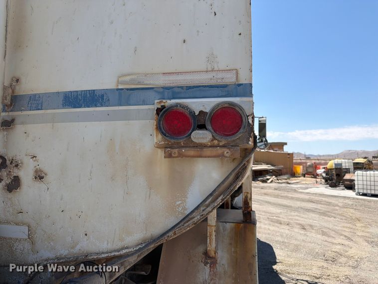 image for item FK4516 1991 Ford LA8000 water truck