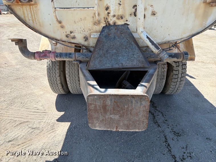 image for item FK4516 1991 Ford LA8000 water truck