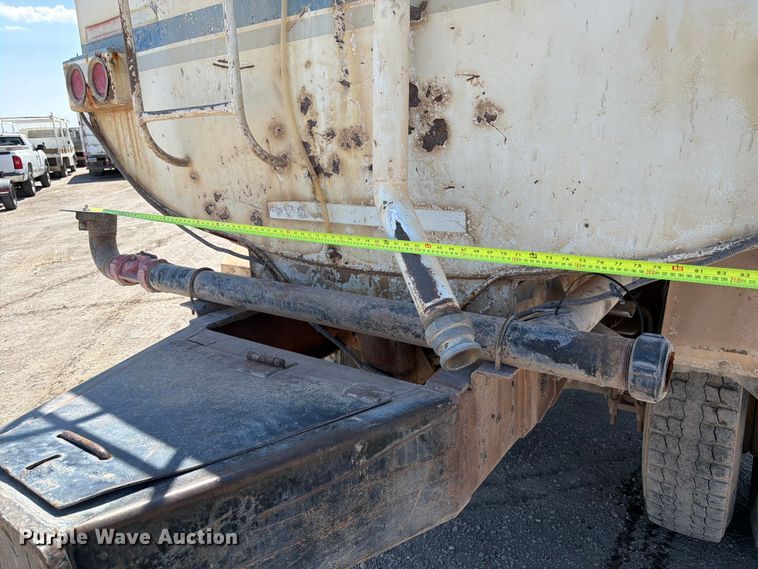 image for item FK4516 1991 Ford LA8000 water truck
