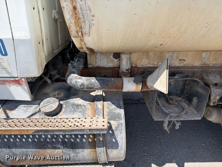 image for item FK4516 1991 Ford LA8000 water truck