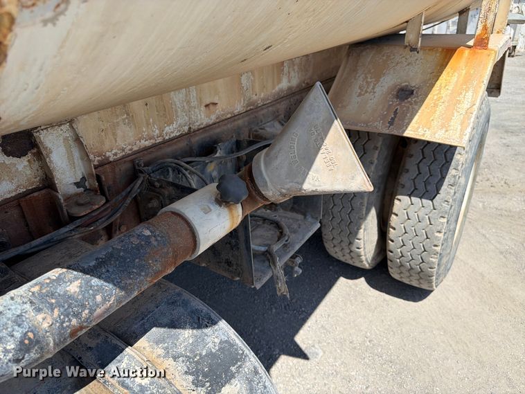 image for item FK4516 1991 Ford LA8000 water truck