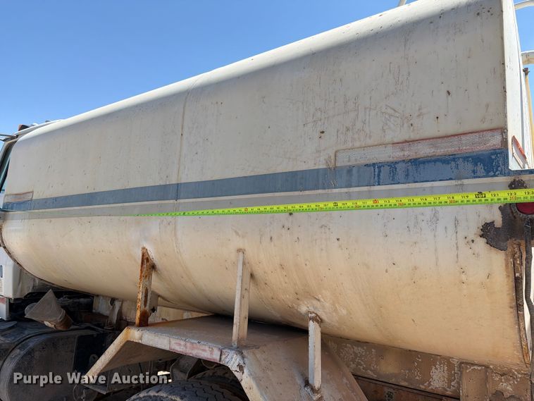 image for item FK4516 1991 Ford LA8000 water truck
