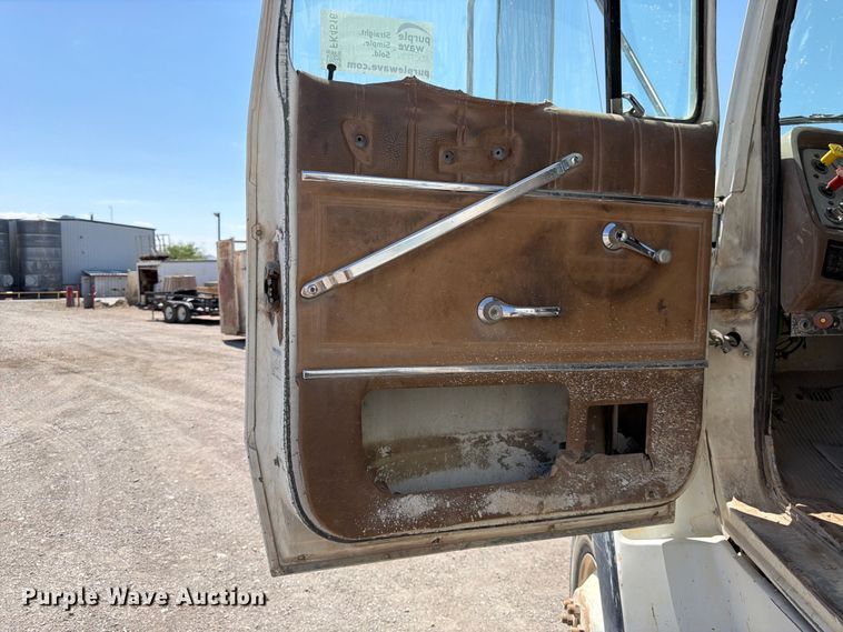 image for item FK4516 1991 Ford LA8000 water truck
