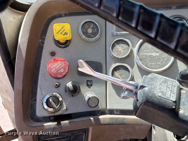 image for item FK4516 1991 Ford LA8000 water truck