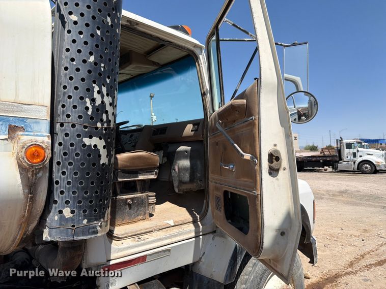 image for item FK4516 1991 Ford LA8000 water truck