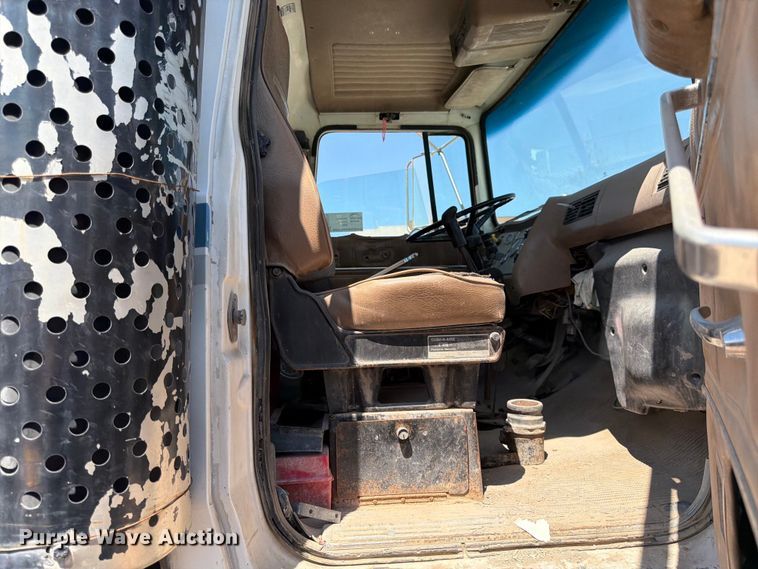 image for item FK4516 1991 Ford LA8000 water truck
