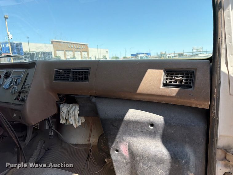 image for item FK4516 1991 Ford LA8000 water truck