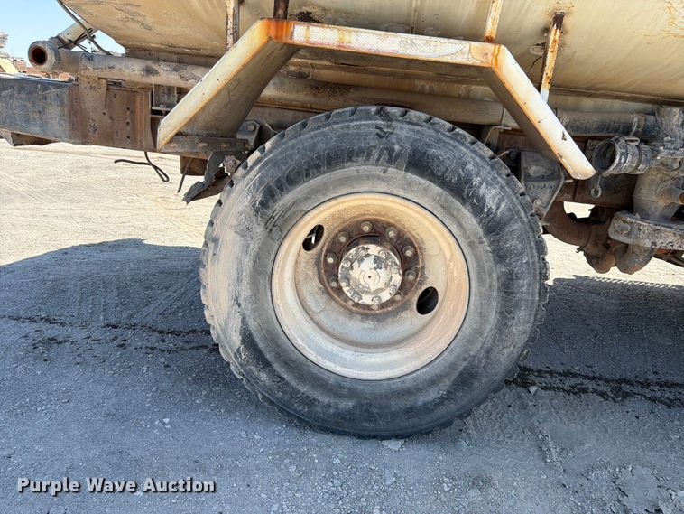 image for item FK4516 1991 Ford LA8000 water truck