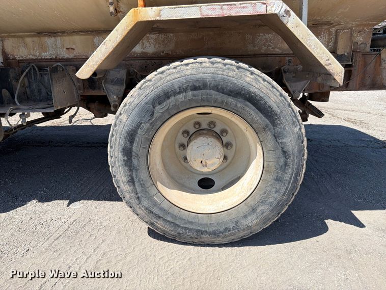 image for item FK4516 1991 Ford LA8000 water truck