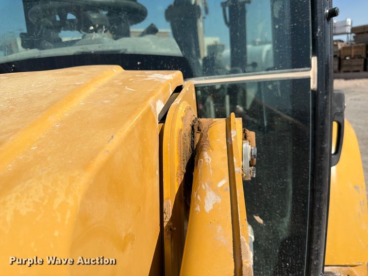 image for item FK4517 Caterpillar 420F2 backhoe