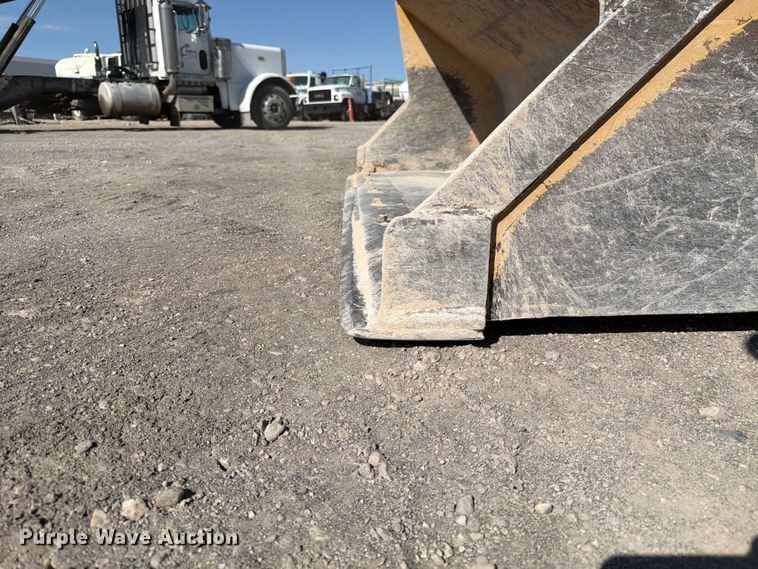 image for item FK4517 Caterpillar 420F2 backhoe