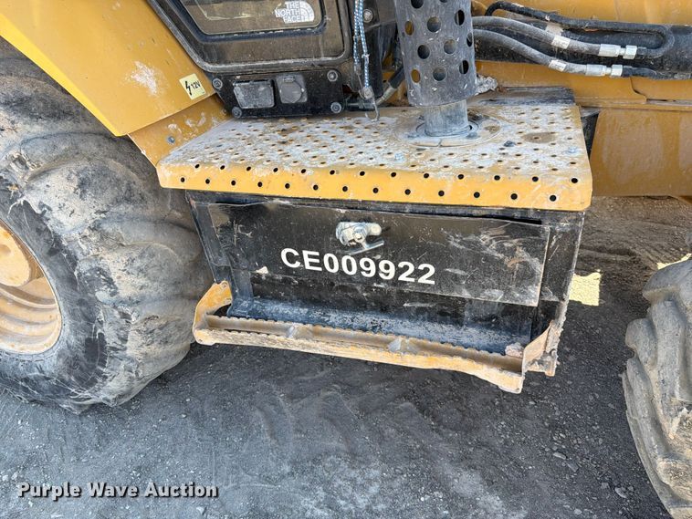 image for item FK4517 Caterpillar 420F2 backhoe