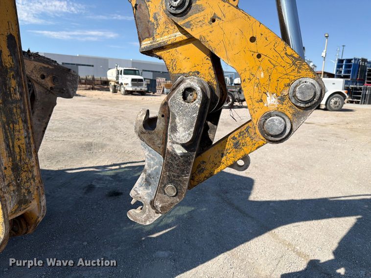 image for item FK4517 Caterpillar 420F2 backhoe