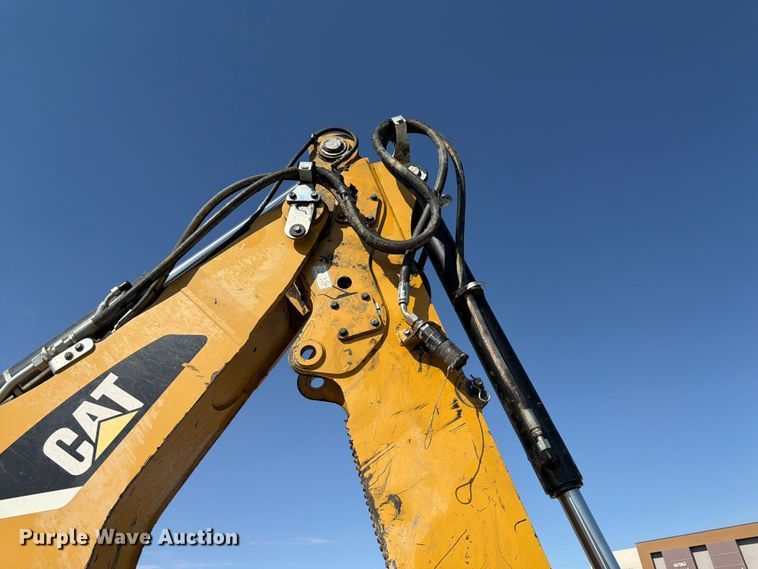 image for item FK4517 Caterpillar 420F2 backhoe
