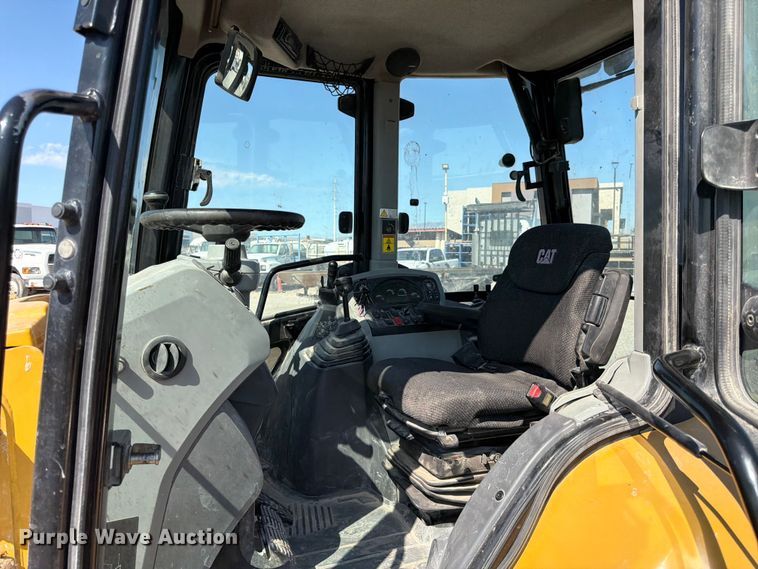 image for item FK4517 Caterpillar 420F2 backhoe