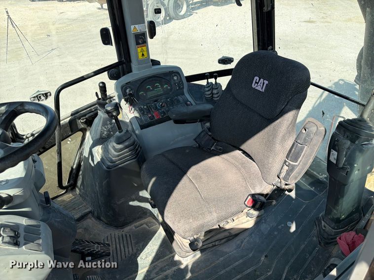 image for item FK4517 Caterpillar 420F2 backhoe