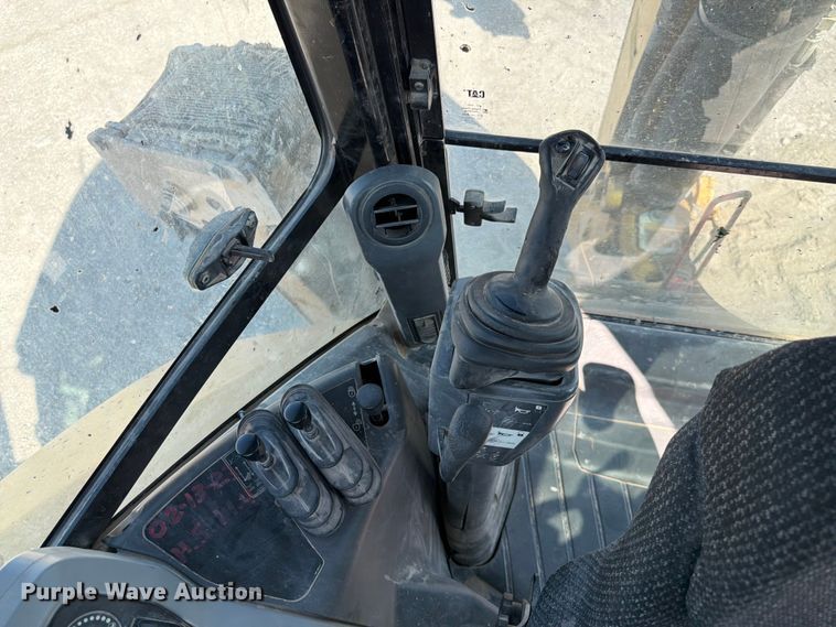 image for item FK4517 Caterpillar 420F2 backhoe