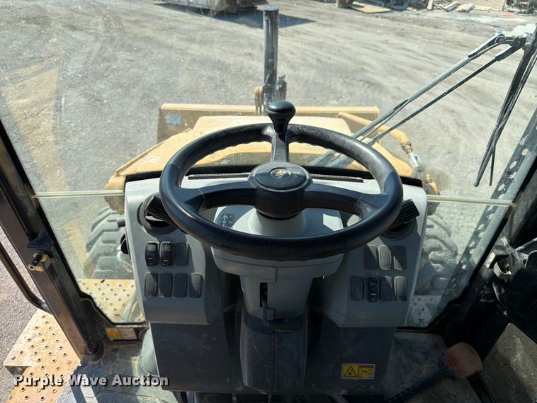 image for item FK4517 Caterpillar 420F2 backhoe