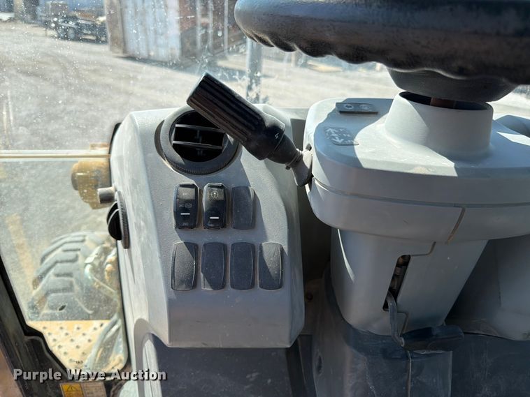 image for item FK4517 Caterpillar 420F2 backhoe