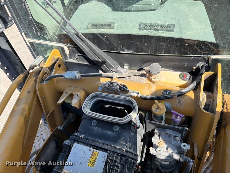 image for item FK4517 Caterpillar 420F2 backhoe