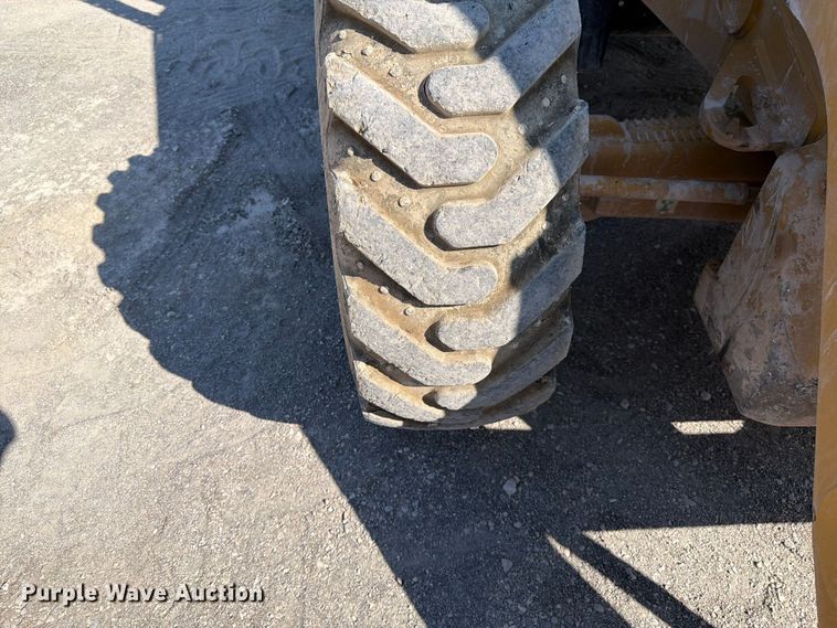 image for item FK4517 Caterpillar 420F2 backhoe