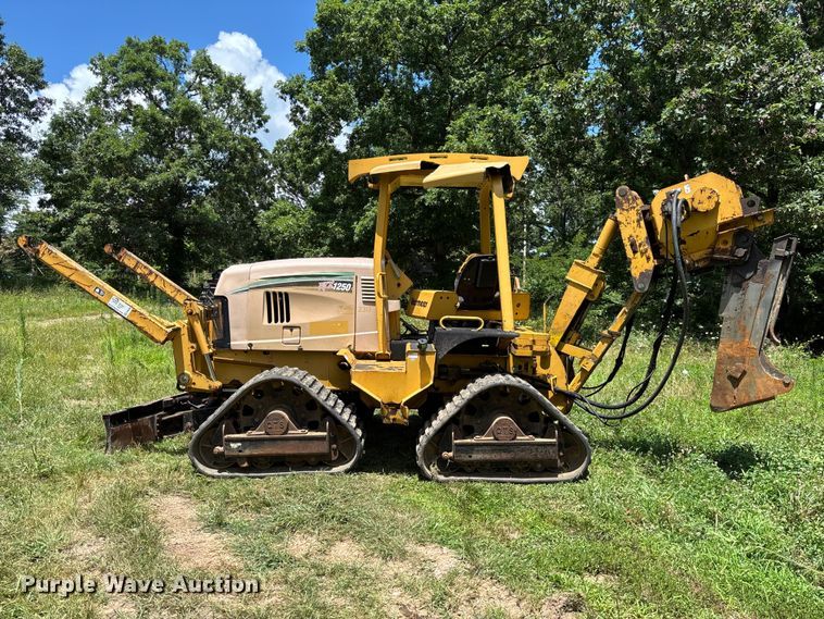 image for item FM6506 2008 Vermeer RTX1250 cable plow